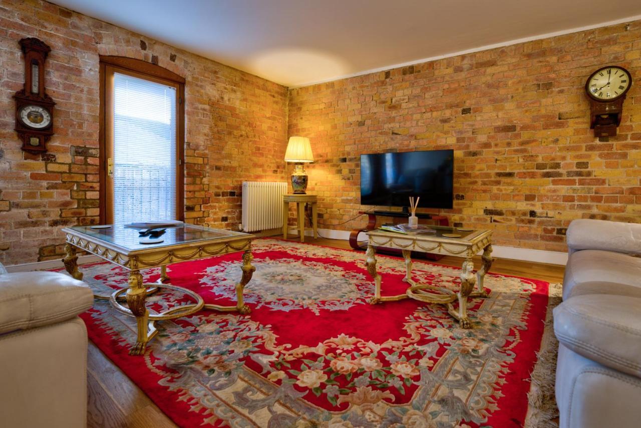Stylish Town Centre Stay - 2-Bed Luxury Suite With Wifi Stamford Exterior photo