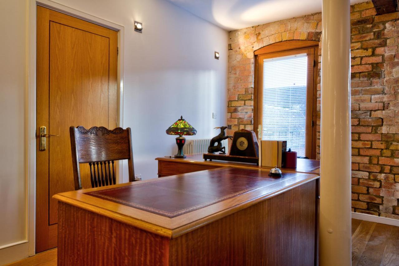 Stylish Town Centre Stay - 2-Bed Luxury Suite With Wifi Stamford Exterior photo