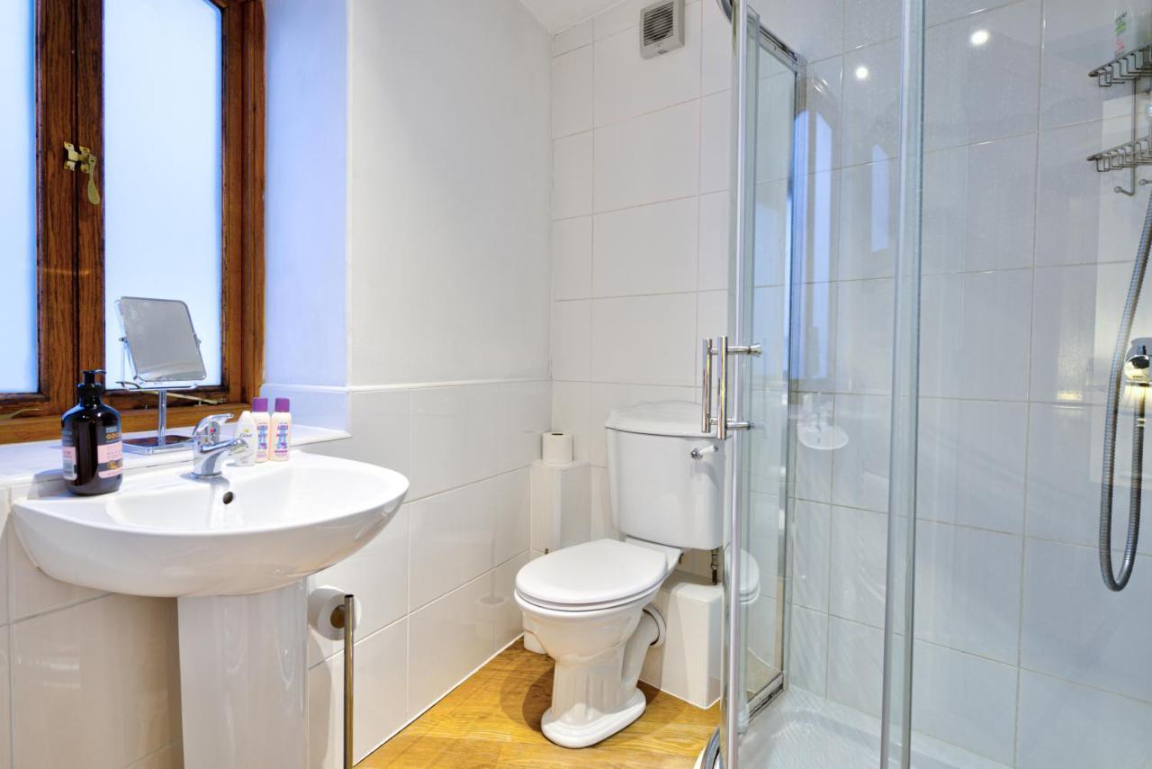 Stylish Town Centre Stay - 2-Bed Luxury Suite With Wifi Stamford Exterior photo