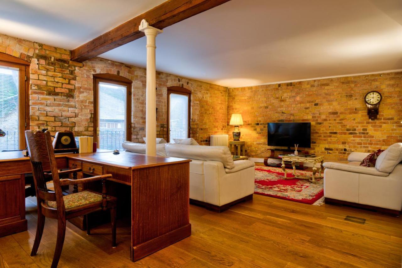 Stylish Town Centre Stay - 2-Bed Luxury Suite With Wifi Stamford Exterior photo